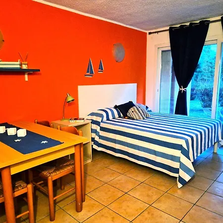 2 Ou 3 People, 150 M Beach, Near *