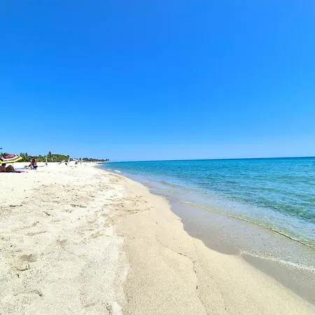 2 Ou 3 People, 150 M Beach, Near جيزنوكسيا