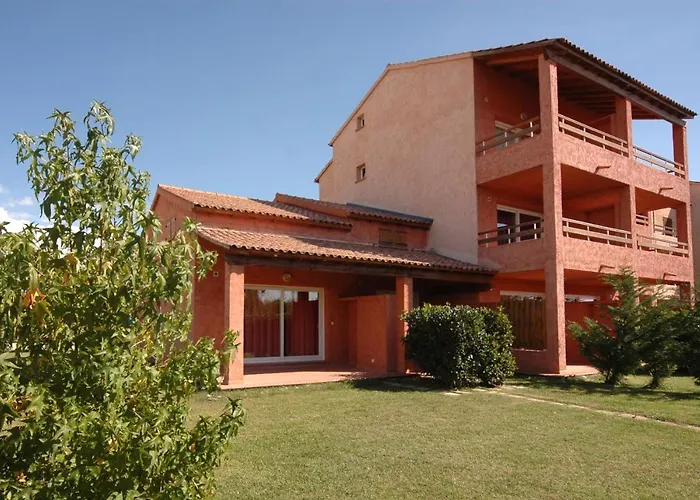 2 Ou 3 People, 150 M Beach, Near *