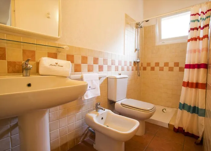 2 Ou 3 People, 150 M Beach, Near