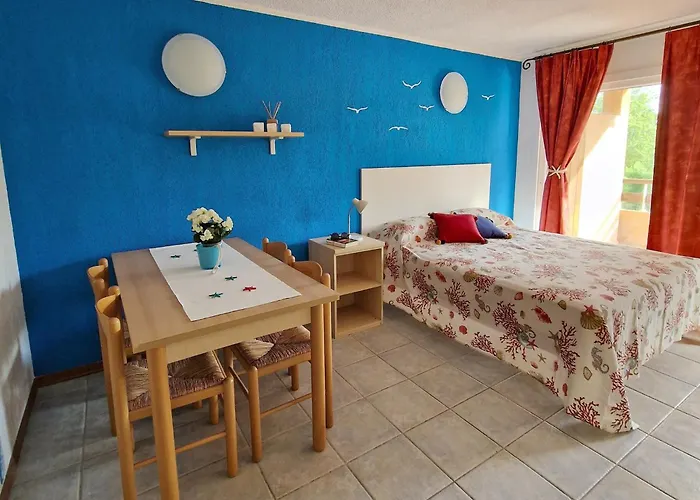 2 Ou 3 People, 150 M Beach, Near *